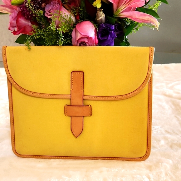 Dooney and Bourke pouch - Picture 1 of 7